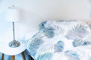 Dobbelt- eller tomannsrom – comfort, hageutsikt | Skrivebord for bærbar PC og blendingsgardiner