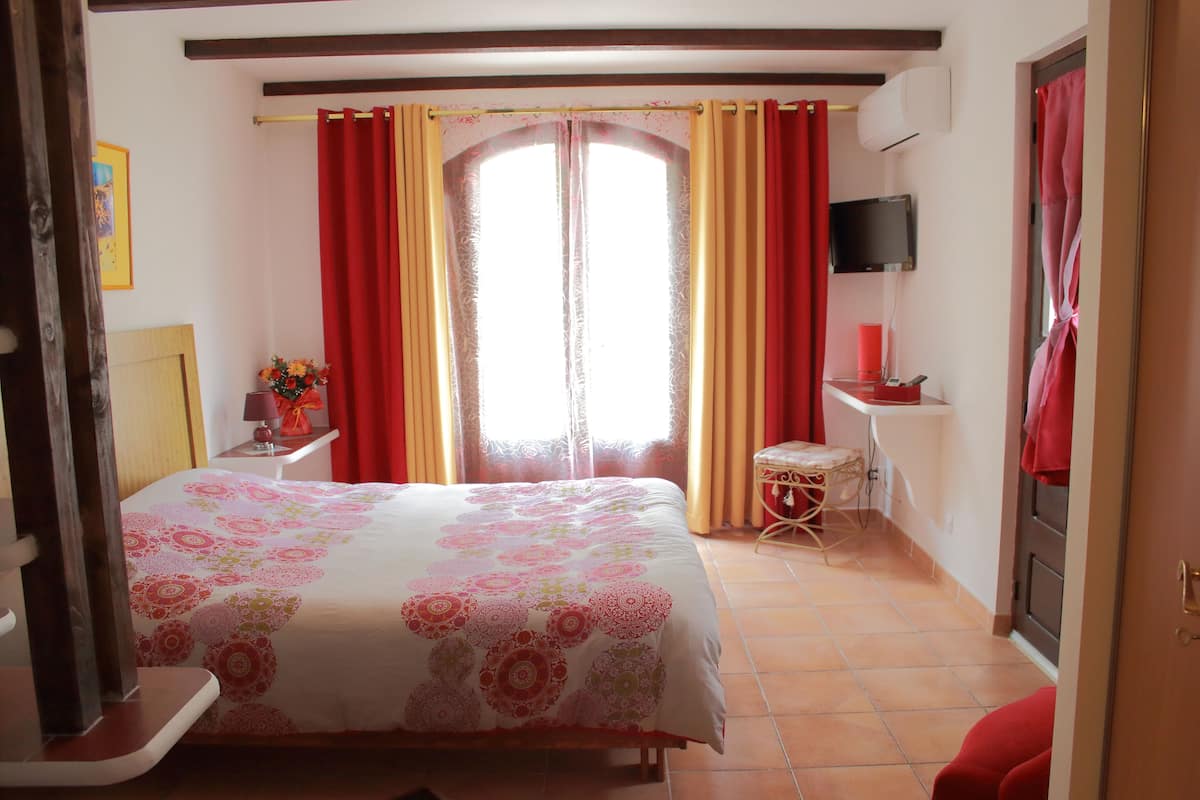 Comfort Double Room, 1 Queen Bed, Non Smoking, Terrace | Frette Italian sheets, Select Comfort beds, desk, blackout curtains