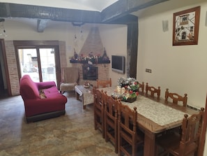 House, 3 Bedrooms | Living area