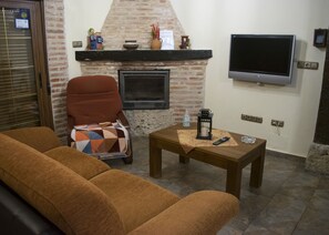 House, 3 Bedrooms | Living room