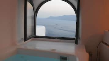 Casa (Cave, indoor jetted tub) | Vistas al mar