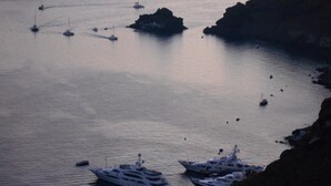 A marina with several yachts docked near rocky cliffs. - Rimida Villas - Adults Only (Santorini)