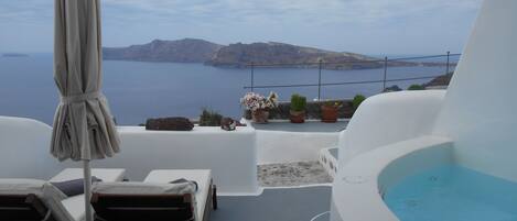 Traditional House, Jetted Tub (Cave) | Beach/ocean view