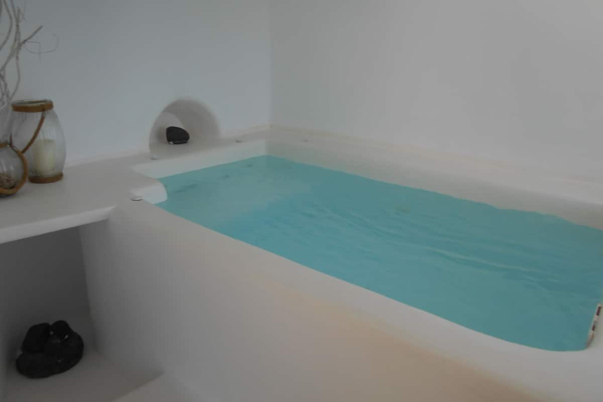 House (Cave, indoor jetted tub) | Private spa tub