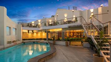 Outdoor pool, sun loungers