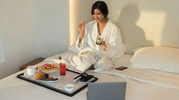 Junior Suite | In-room dining