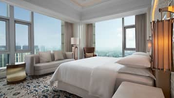 Club Suite, 1 King Bed | Down duvets, pillow-top beds, minibar, in-room safe
