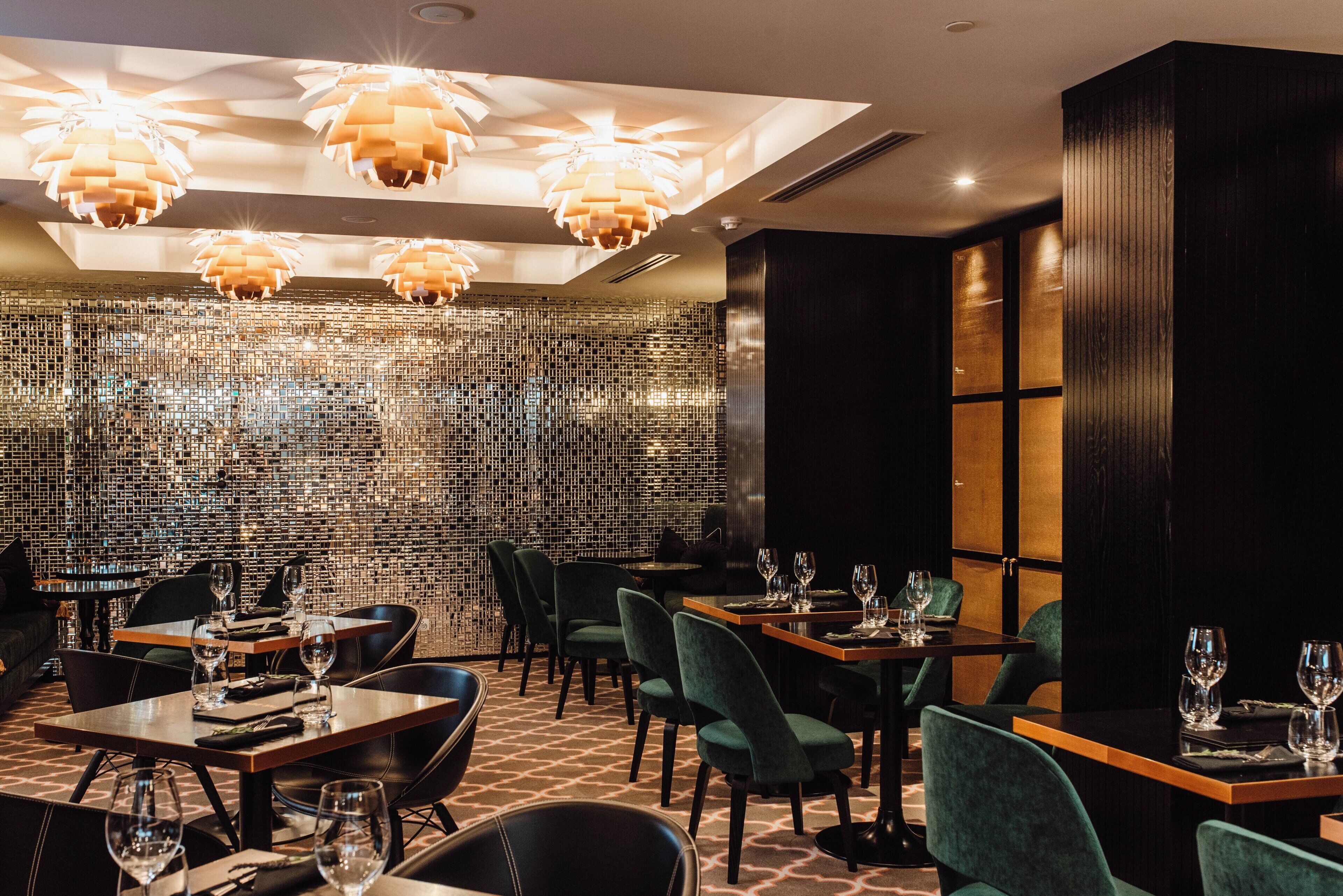 2 restaurants; breakfast, lunch and dinner served 