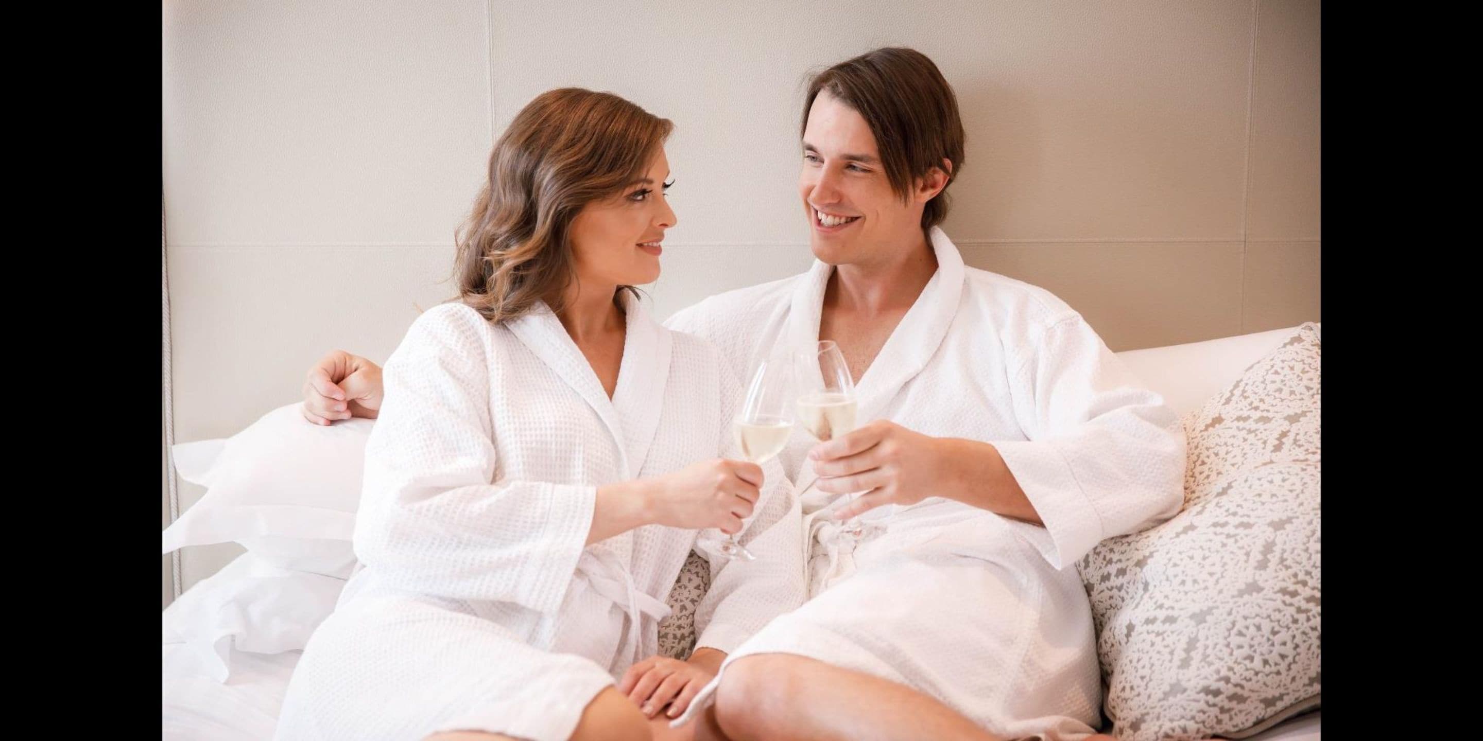 Premium bedding, free minibar, in-room safe, desk