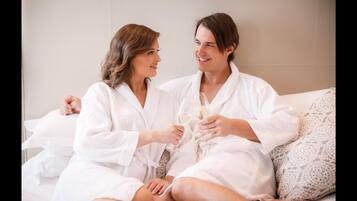 Premium bedding, free minibar, in-room safe, desk