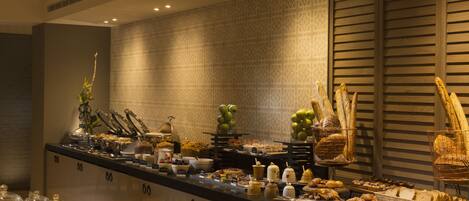 Daily cooked-to-order breakfast (AUD 44 per person)