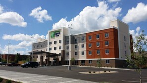 Exterior - Holiday Inn Express & Suites Lexington Midtown - I-75 by IHG (Lexington)