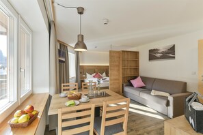 Comfort Apartment, 1 Bedroom, Balcony, Mountain View | Living area