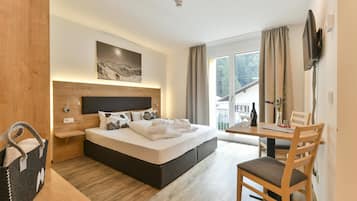 1 bedroom, premium bedding, memory-foam beds, in-room safe
