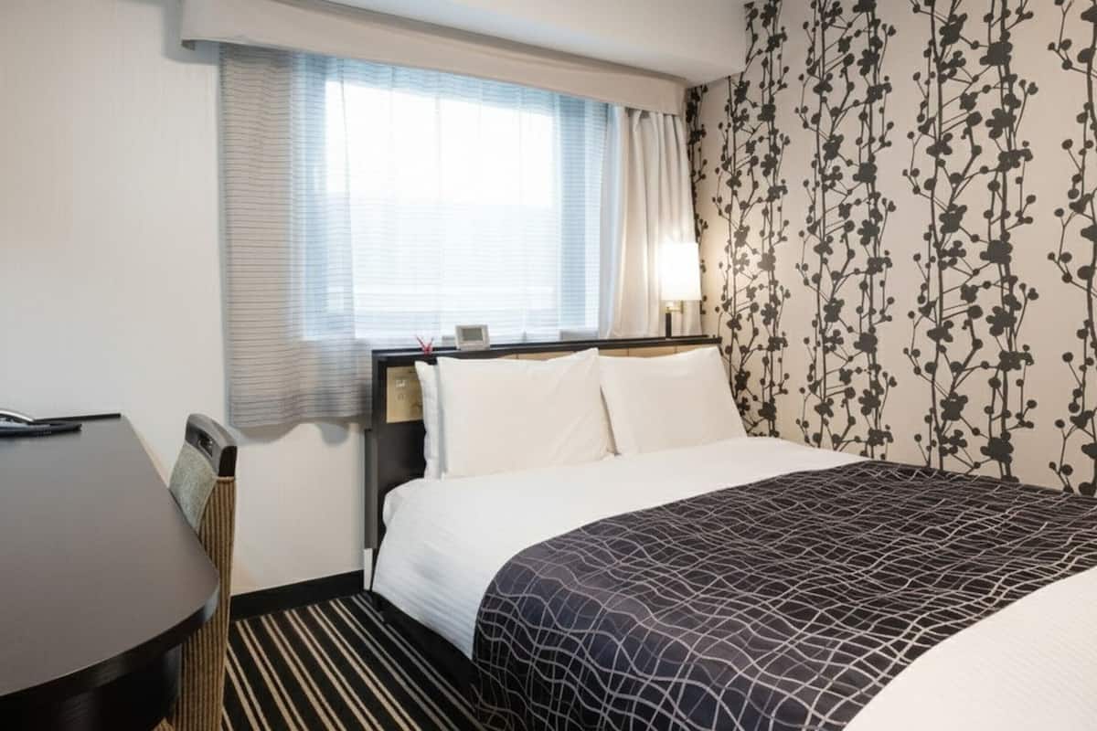 Ropa de cama de alta calidad, edredón, escritorio y cortinas blackout