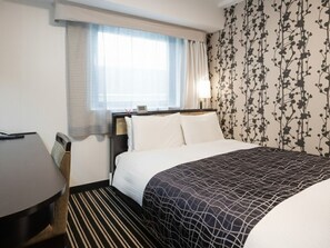 Premium bedding, down duvets, desk, blackout curtains