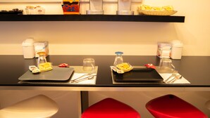 Petit déjeuner servi en supplément
