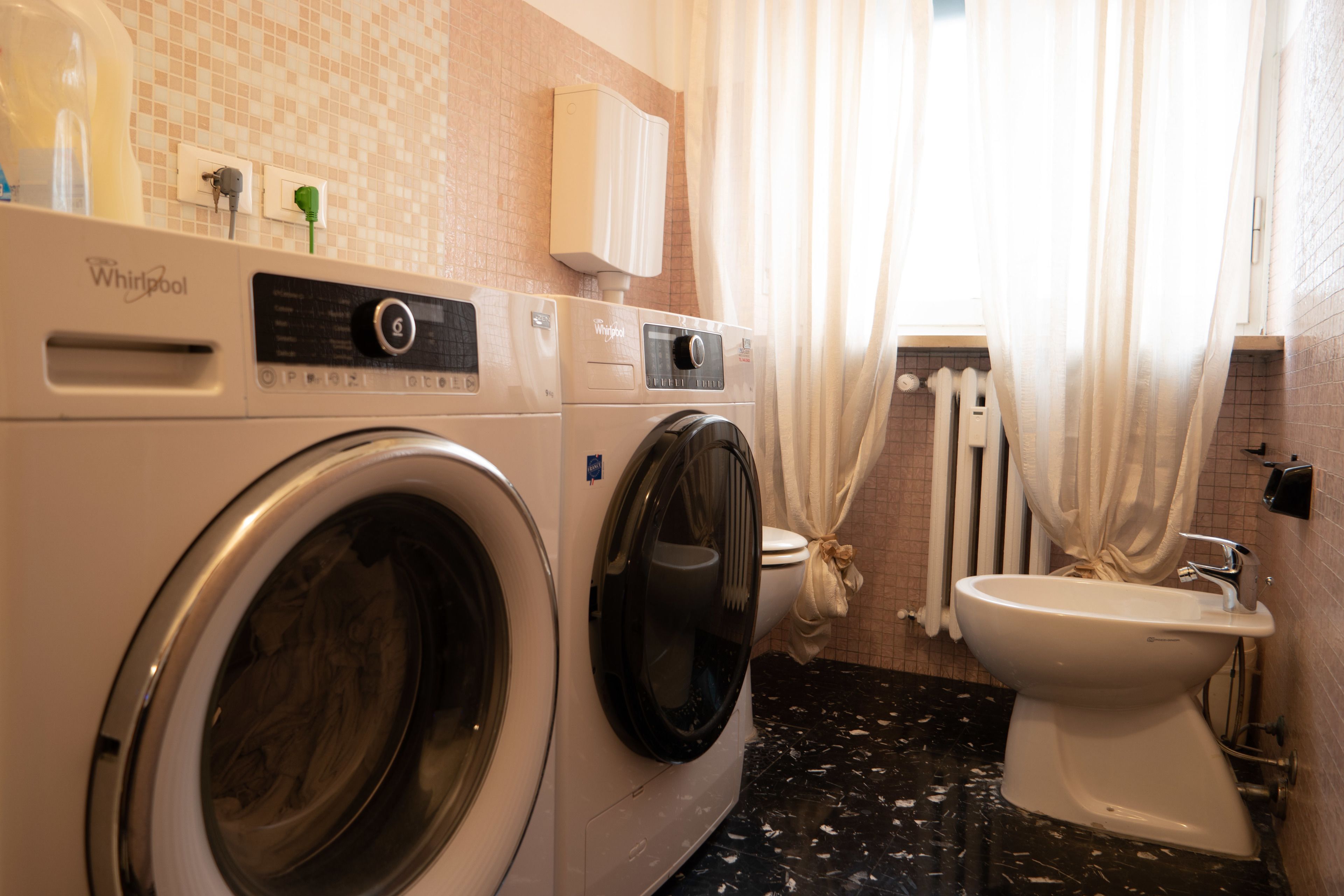 Kamar Double, kamar mandi umum | Kamar mandi | Shower, perlengkapan mandi gratis, pengering rambut, dan kloset