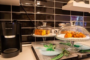 Frukost (EUR 5 per person)