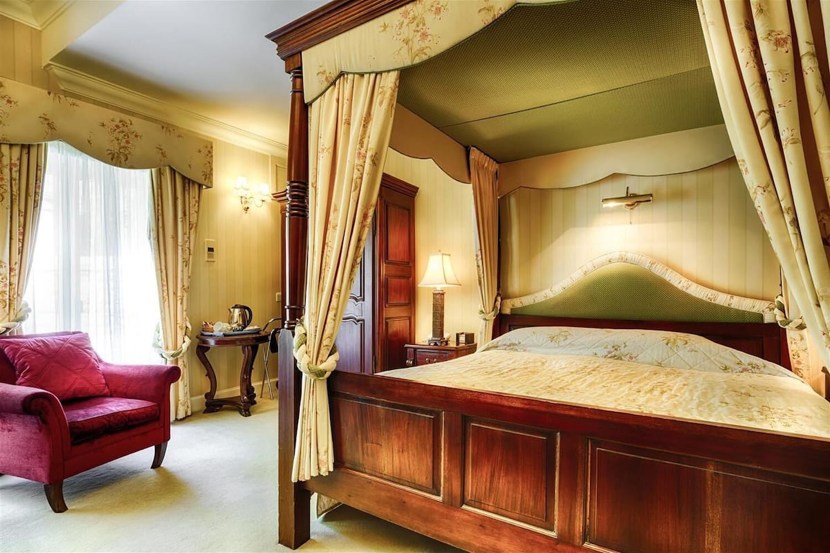 Superior Double Room, Ensuite (Sleigh) | Premium bedding, memory foam beds, individually decorated
