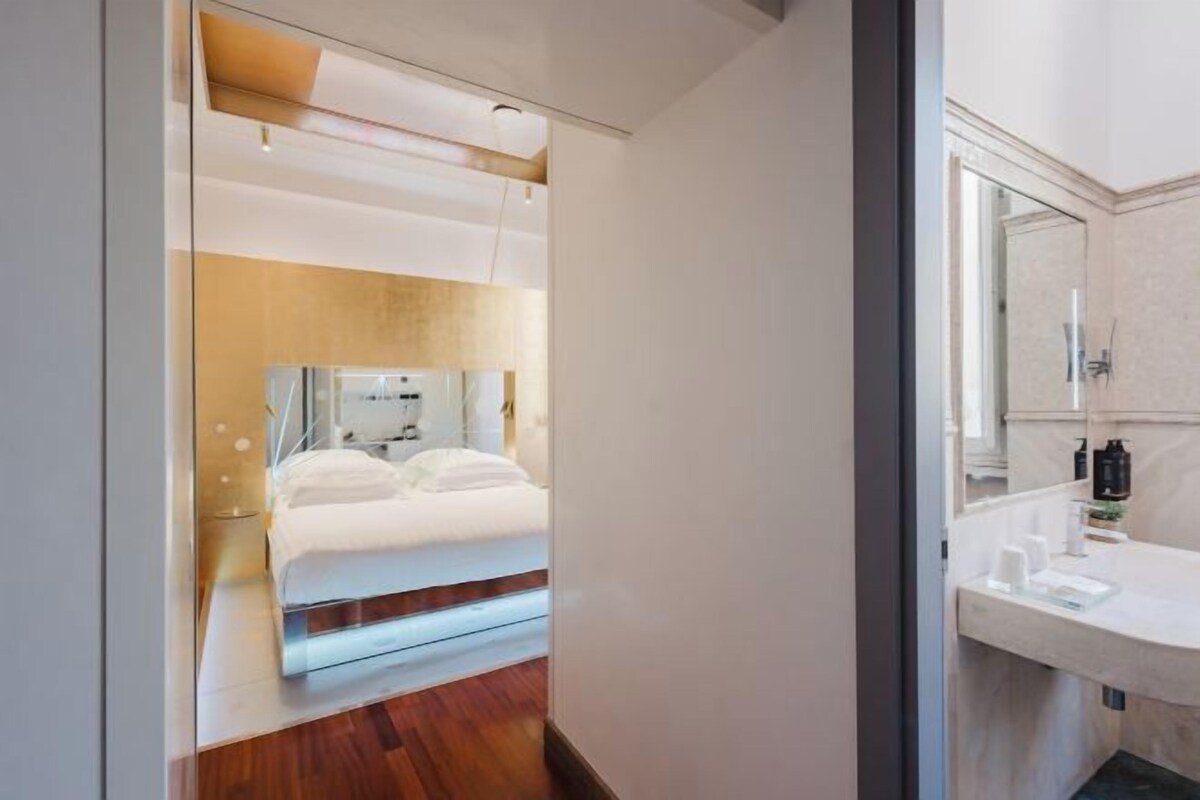 Frette Italian sheets, premium bedding, minibar, in-room safe