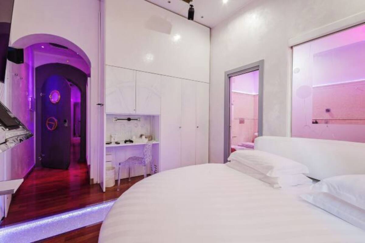 Frette Italian sheets, premium bedding, minibar, in-room safe