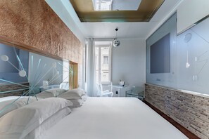 Junior Suite, 1 King Bed, Bathtub, City View