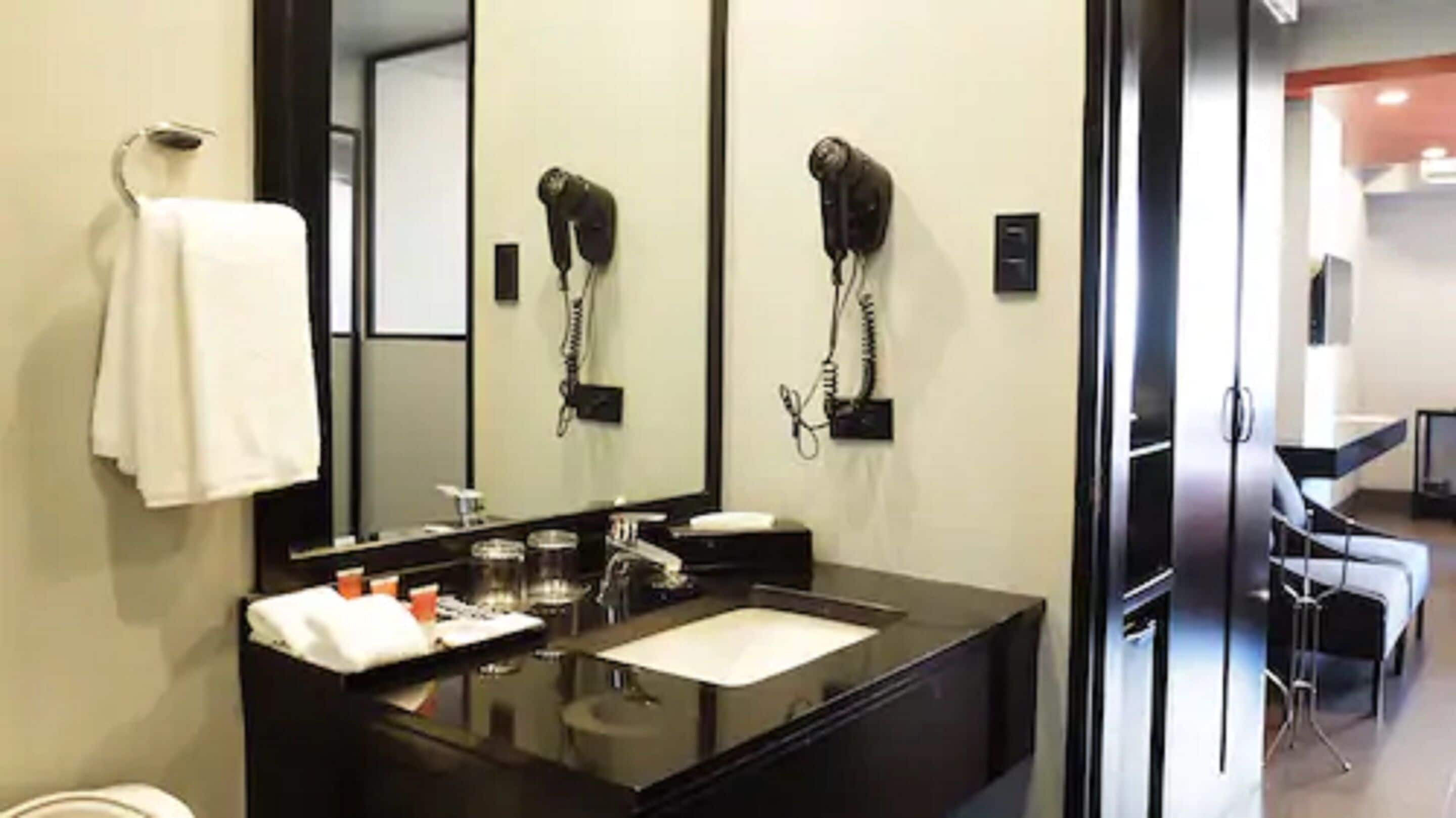 executive room | bathroom | shower, hair dryer, slippers, bidet