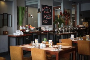 อาหารเช้าชุดใหญ่สไตล์อังกฤษทุกวัน (PHP 400 ต่อคน)