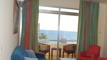 Family Room, Sea View | Interior