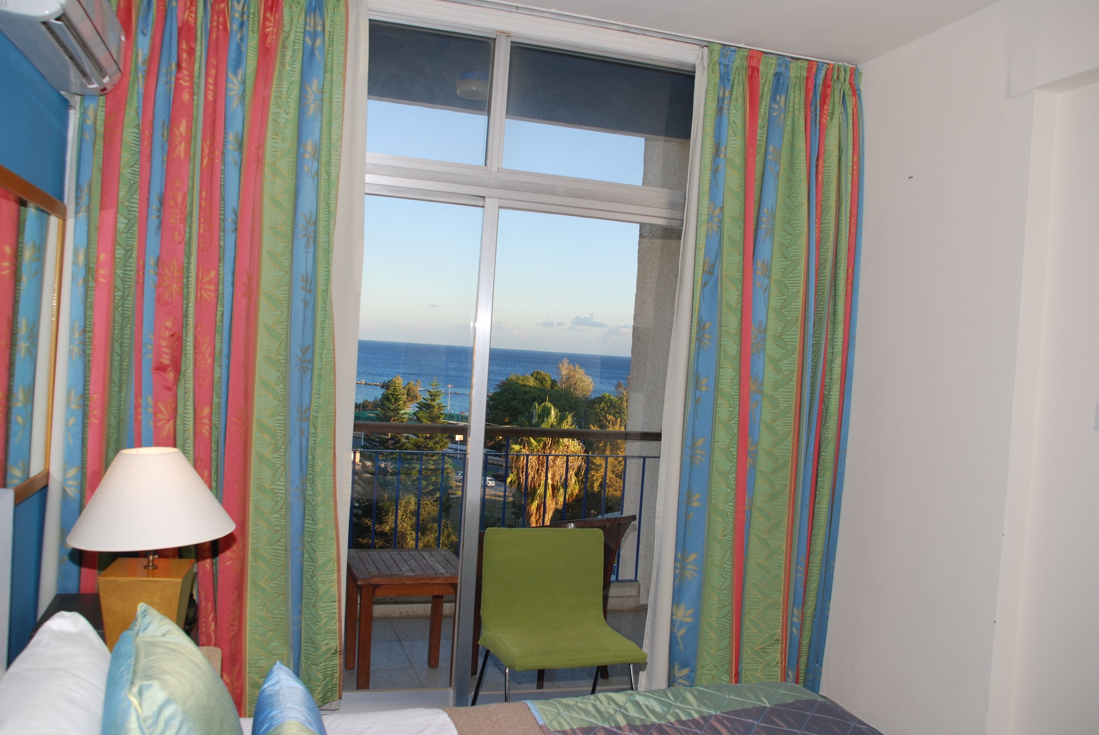 Soundproofing, free WiFi, bed sheets