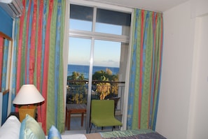 Soundproofing, free WiFi, bed sheets