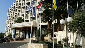 Front of property - The Caravel Hotel (Limassol)