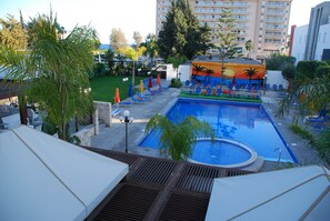 Outdoor pool - The Caravel Hotel (Limassol)