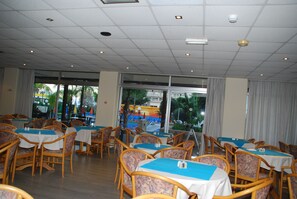 Free daily buffet breakfast - The Caravel Hotel (Limassol)