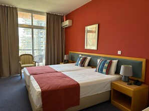 Standard Twin Room, 1 Bedroom, Non Smoking, Partial Sea View | Soundproofing, free WiFi, bed sheets - The Caravel Hotel (Limassol)
