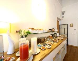 32-inch flat-screen TV with digital channels, TV - Talismano Luxury B&B (Naples)