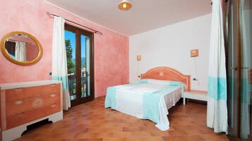 In-room safe, cribs/infant beds