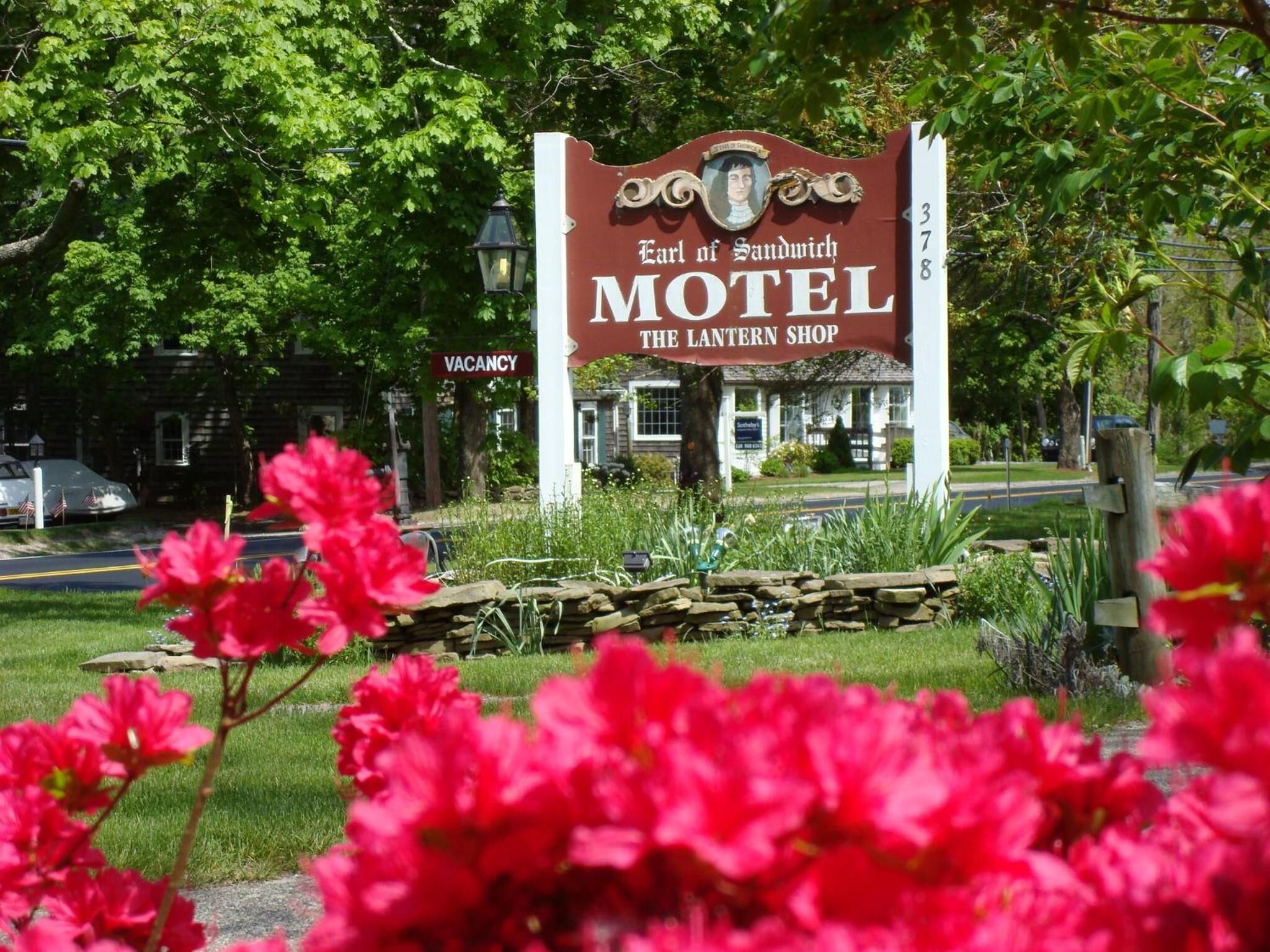 A motel sign with a vintage design, including a coat of arms and the name 'Earl of Sandwich'.