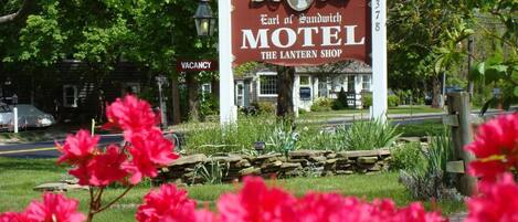 A motel sign with a vintage design, including a coat of arms and the name 'Earl of Sandwich'.