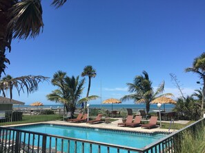 Außenpool, Liegestühle