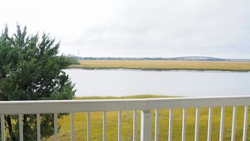 Standard Room, 1 King Bed with Sofa bed | Water view