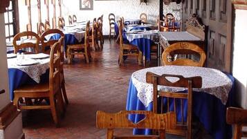 2 restaurants, breakfast, lunch, dinner served; international cuisine