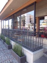 2 restaurantes; se sirve desayuno, almuerzo y cena