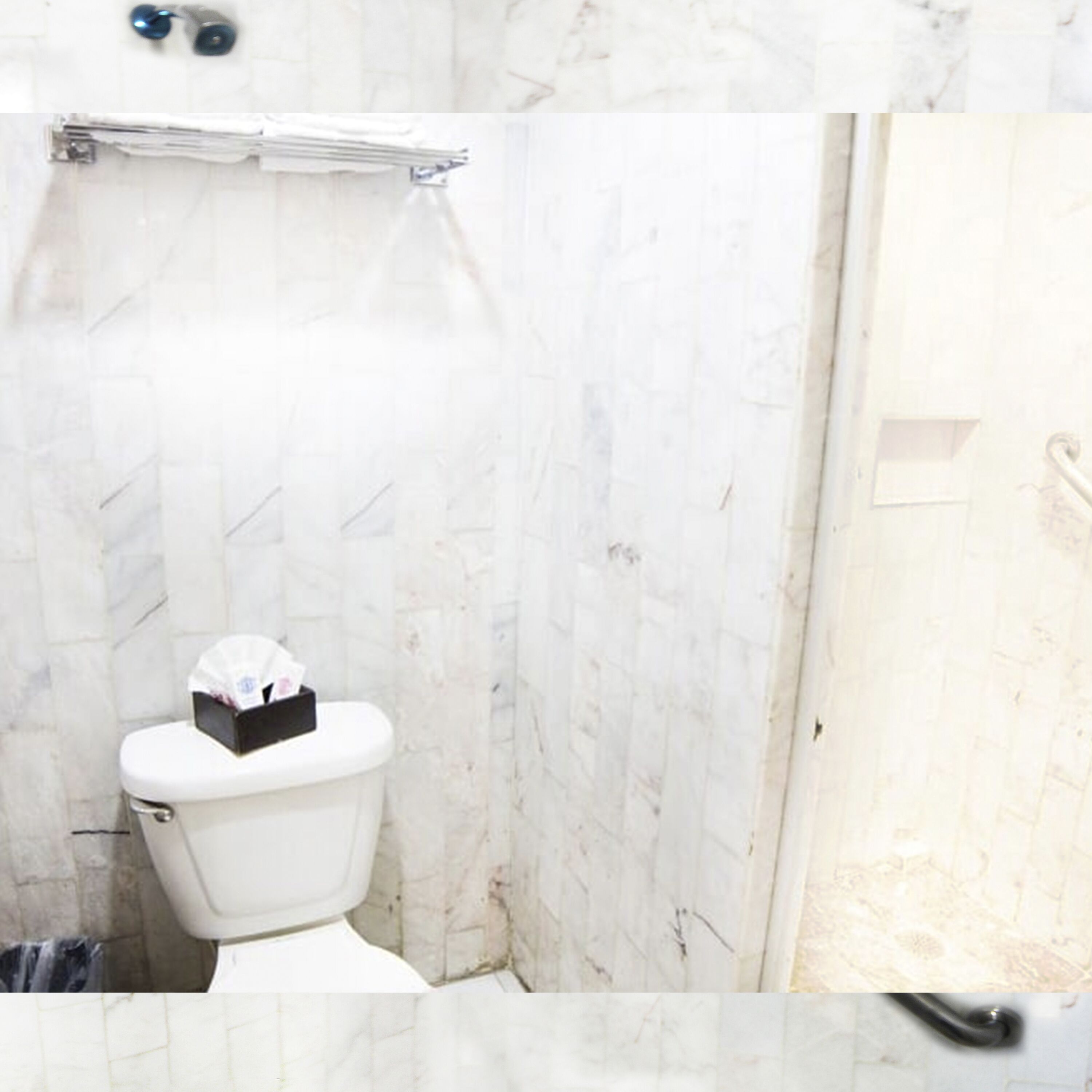 economy single room | bathroom | shower, free toiletries, towels