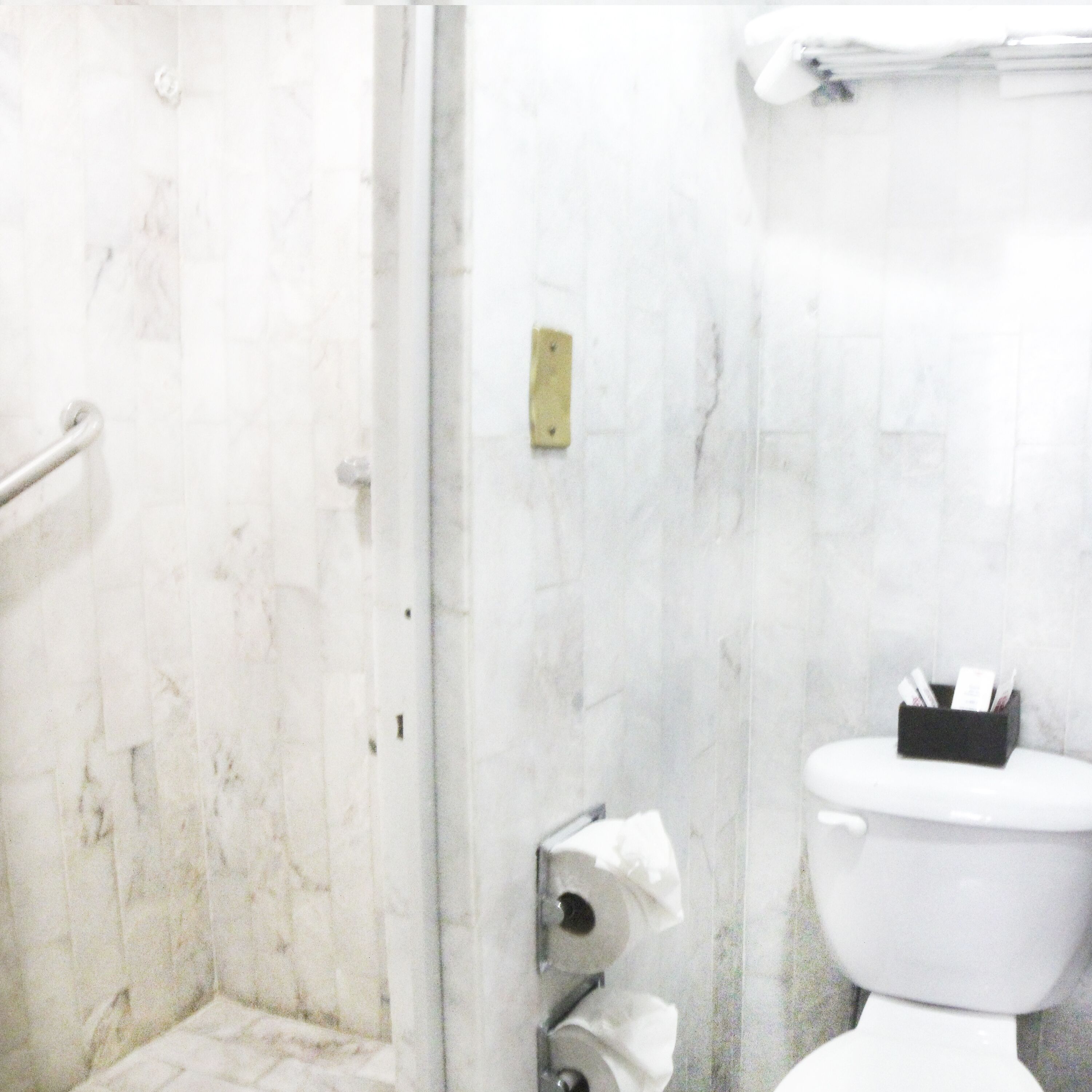 economy single room | bathroom | shower, free toiletries, towels