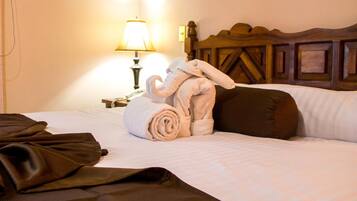 Premium bedding, in-room safe, iron/ironing board, free WiFi