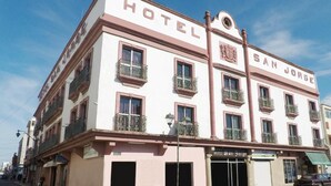 A multi-story building with the sign "HOTEL SAN JORGE" prominently displayed. It features balconies with metal railings and multiple windows. - Hotel San Jorge (Tepic)