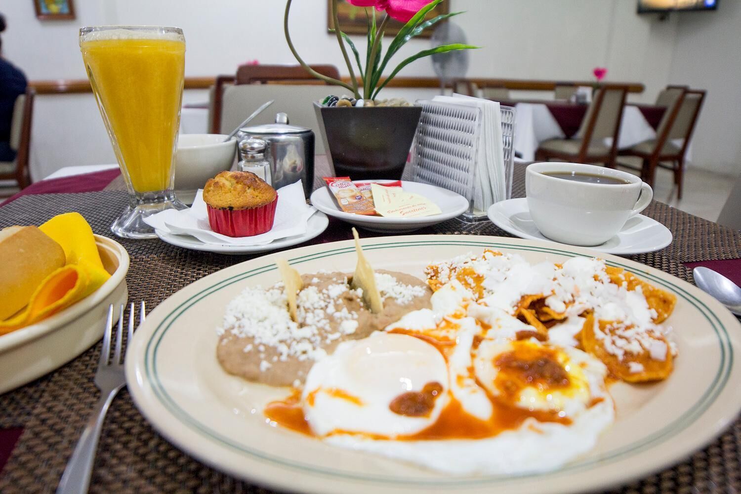 breakfast and lunch served, mexican cuisine