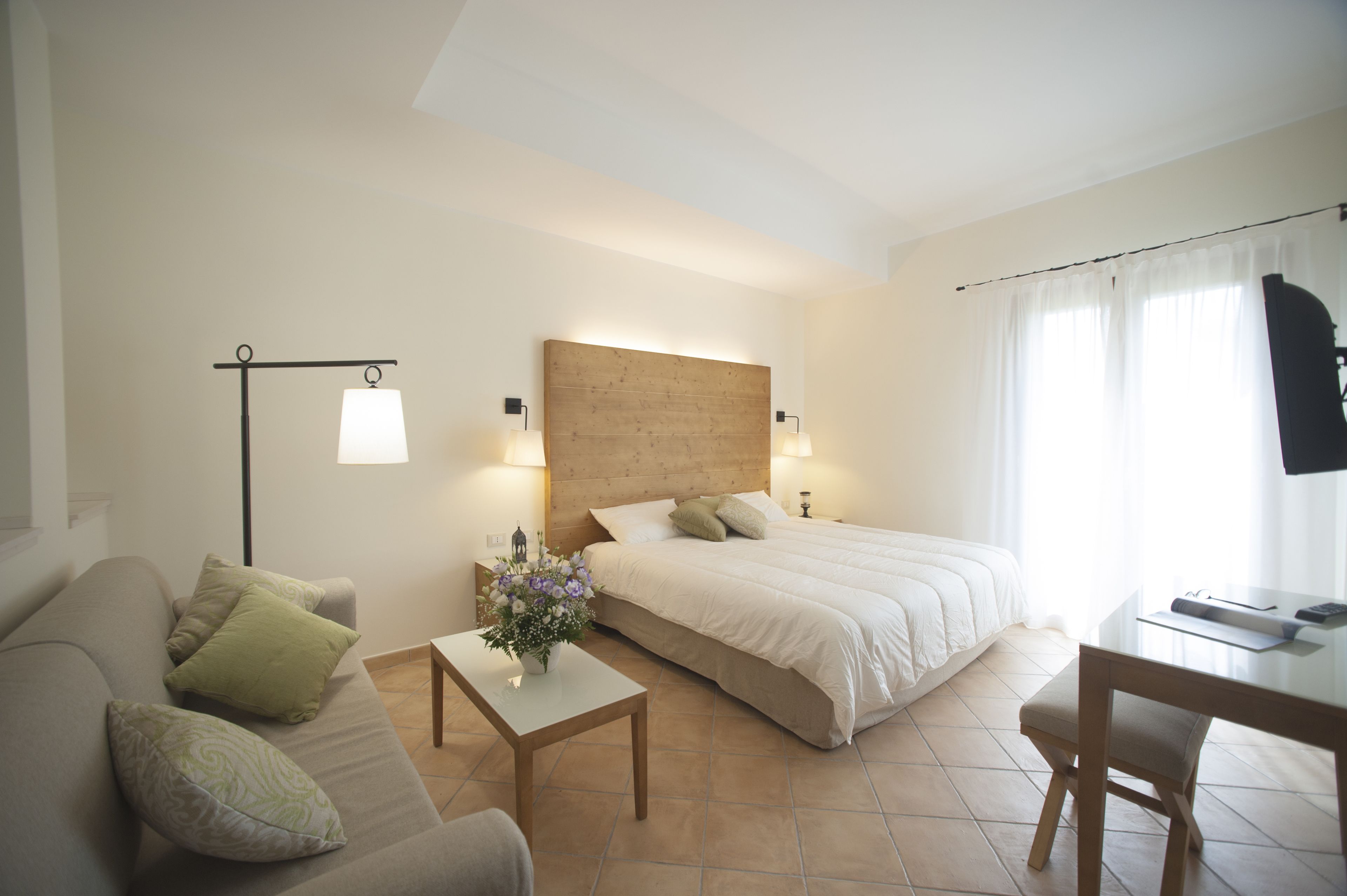 Junior Suite, 1 Queen Bed with Sofa bed | Desk, soundproofing, bed sheets